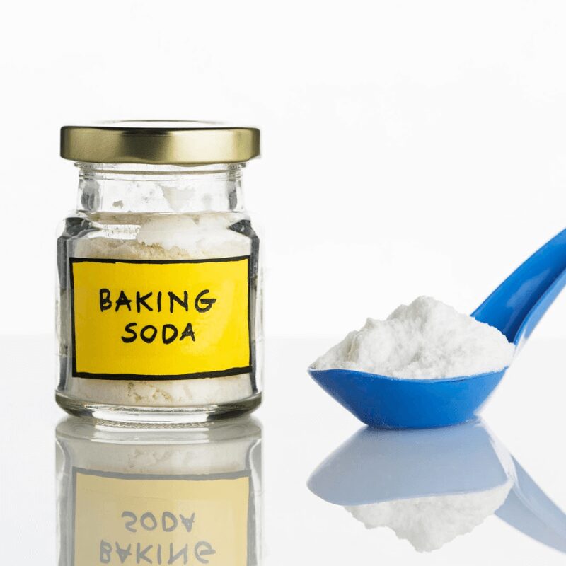 baking soda and hydrogen peroxide solution to white teeth